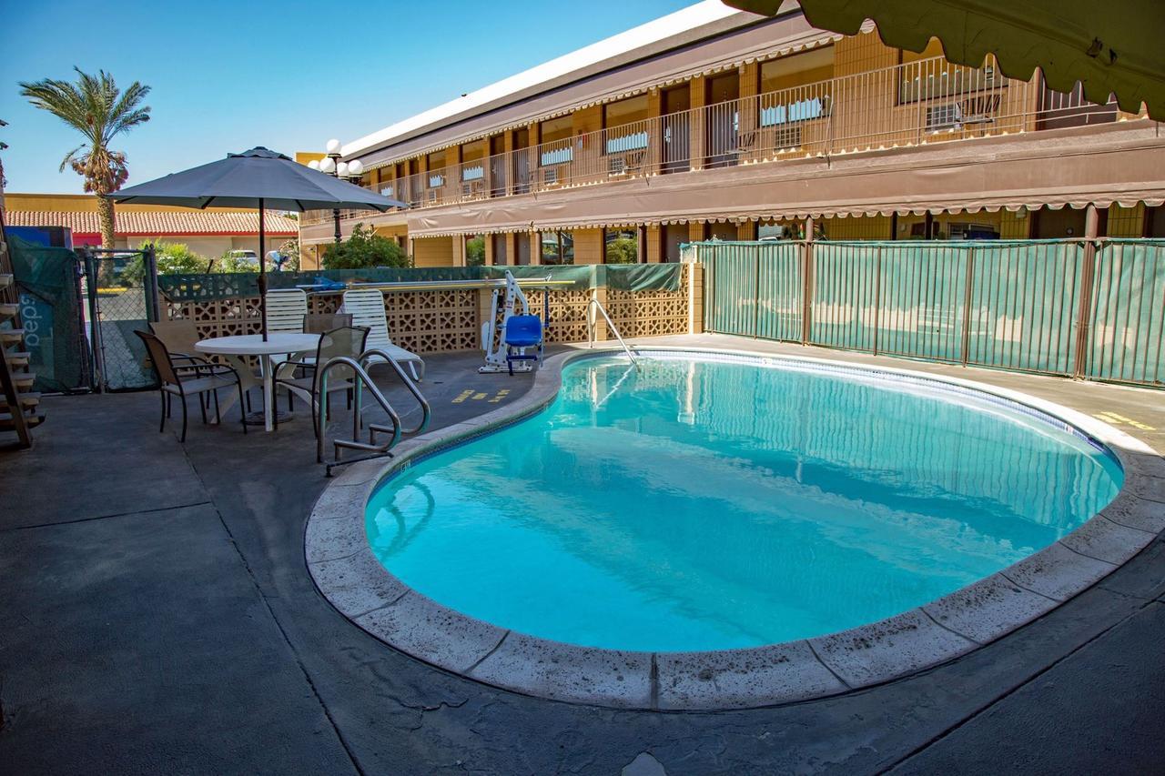 Townhouse Inn And Suites Brawley Eksteriør bilde