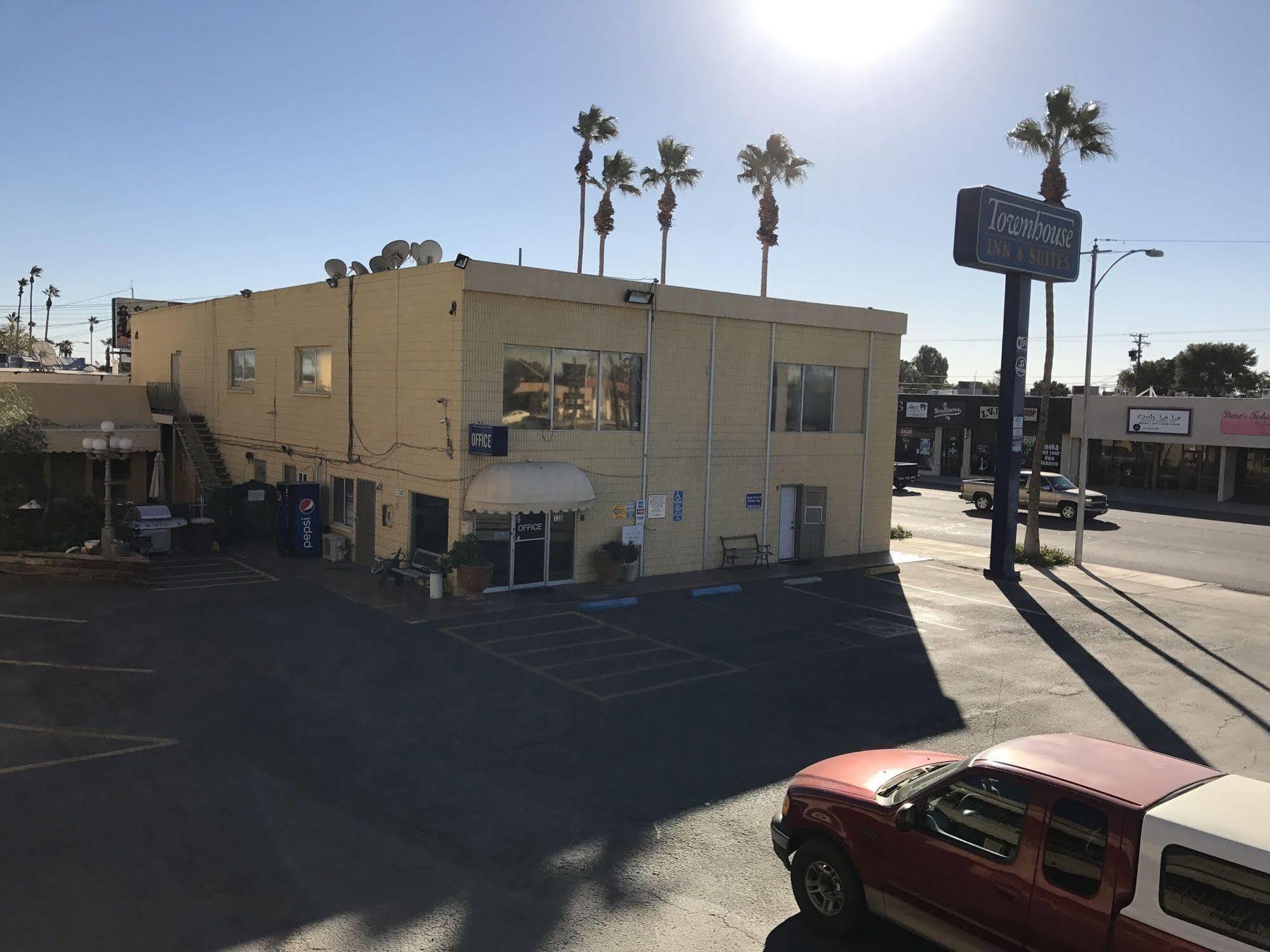 Townhouse Inn And Suites Brawley Eksteriør bilde